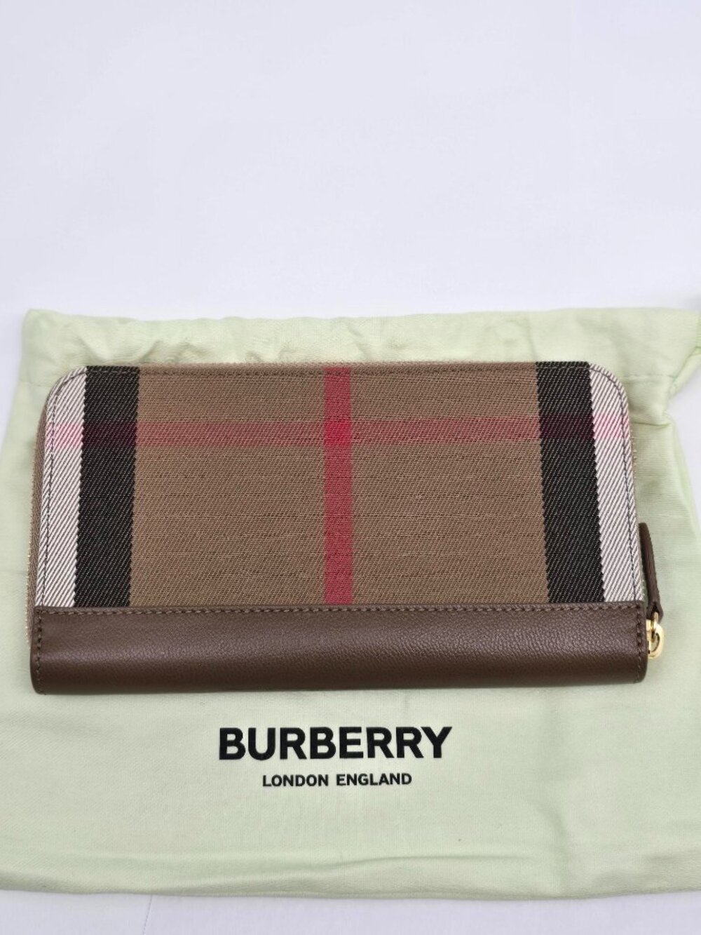Authentic Burberry Vintage Check Zip Around Wallet NWT - Picture 5 of 10